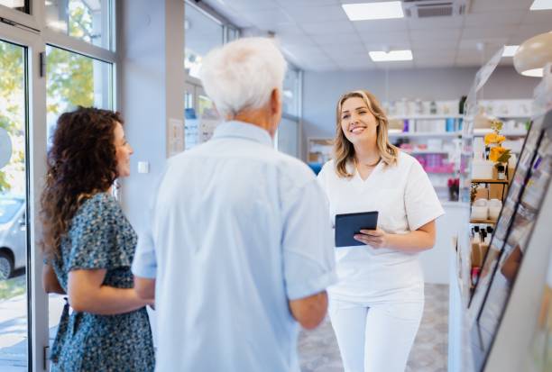 pharmacien patients prise de médicaments traitement